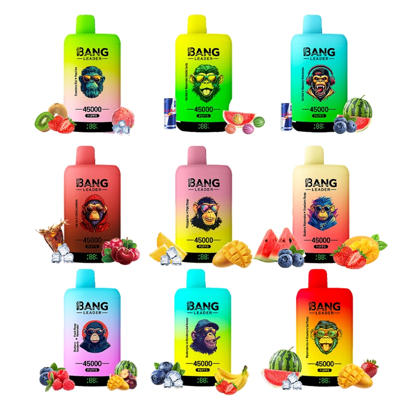 Bang Leader 45K Puffs Engangs Vape Engros 1 En samling af ni Bang Leader engangs-vape-enheder, hver mærket med "45000 Puffs" og prydet med farverig grafik af abeansigter på emballagen. Omkring dampene er der forskellige frugter og energidrikdåser, som understreger dampens smag.