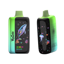 Vapsolo Master 70000 Puffs Jednorazowe Vape Hurtownia 20 Widok z przodu i z tyłu jednorazowego waporyzatora Vapsolo Master 70000 w smaku Watermelon Ice, z żywym wzorem wieloryba i meduzy na eleganckim zielono-czarnym korpusie.