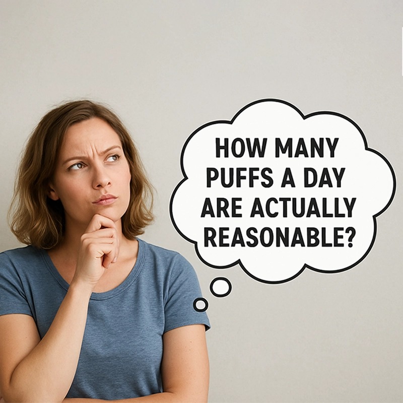 Quante boccate di svapo al giorno sono ragionevoli? 1 Una persona in camicia blu con una bolla di pensiero che chiede: "Quante boccate al giorno sono effettivamente ragionevoli?"."