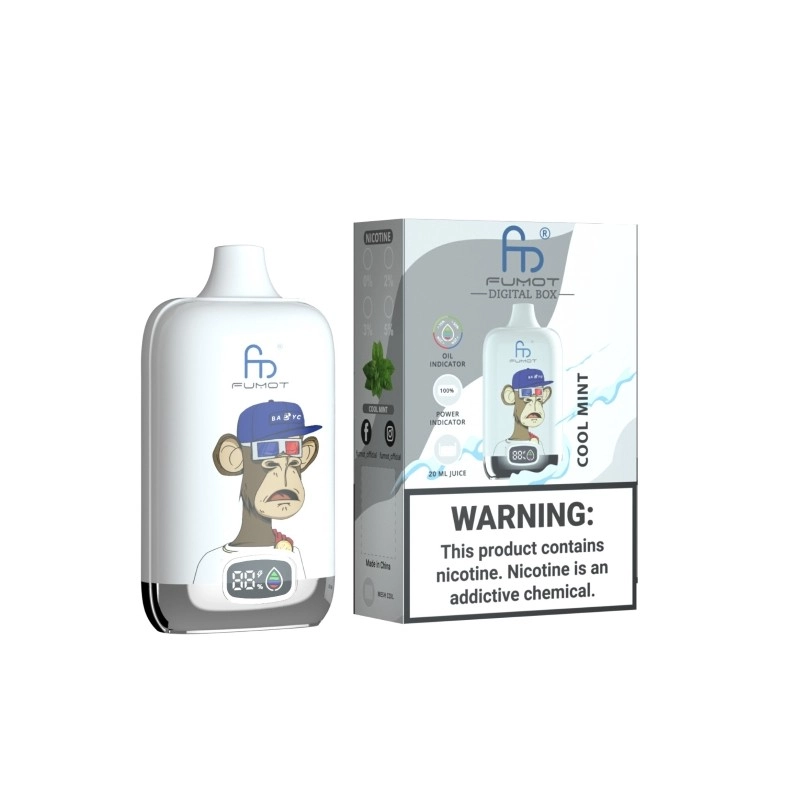Fumot Digital Box 12000 Puffs Engangs Vape Engros 13 Fumot Digital Box 12K engangsdamper i hvid med stiliseret abe-illustration og digital pustetæller foran, vist ved siden af matchende Cool Mint-produktæske med nikotinadvarsel.