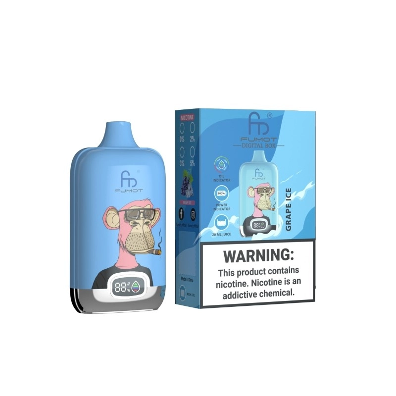 Fumot Digital Box 12000 Puffs Engangs Vape Engros 12 Fumot Digital Box 12K engangs vape i himmelblå med stiliseret abekunst og digital pustetæller foran, vist ved siden af matchende Grape Ice-produktæske med nikotinadvarsel.
