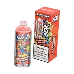 Vapeador desechable Razz Bar 60K en una funda roja de estilo graffiti con la etiqueta "Strawberry Banana" junto a una caja roja a juego con la declaración de 60K caladas y la etiqueta de advertencia de nicotina.